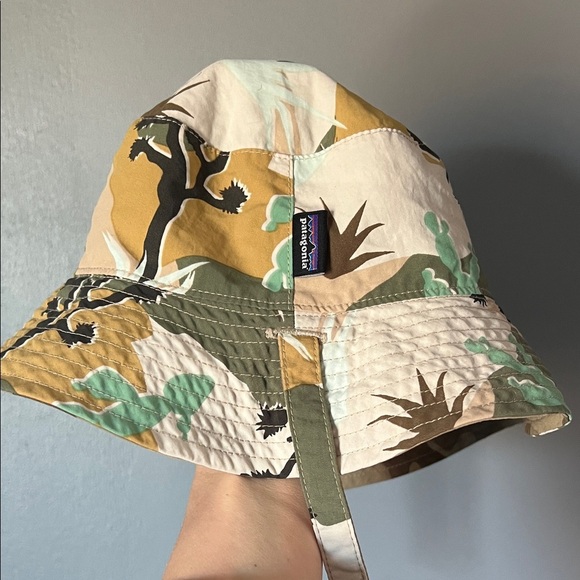 Patagonia Other - Patagonia Kids Bucket Sun Reversible Camo Cactus Adventure Hat 5T
